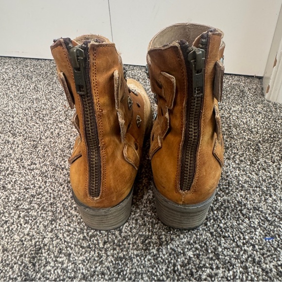 Women's Circle G Camel Harness & Studs Zipperr Ankle Boots Size 7 - Picture 3 of 9